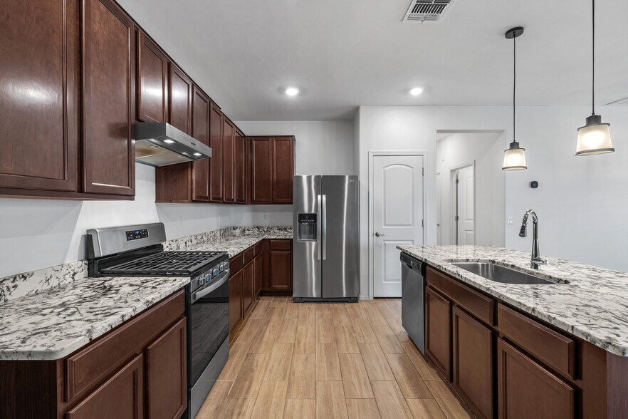 Building Photo - 12366 N Cervelli Ave