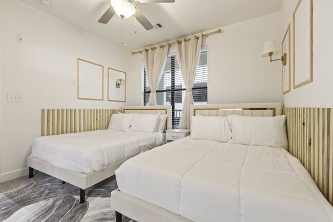 Building Photo - 5250 Town and Country Blvd