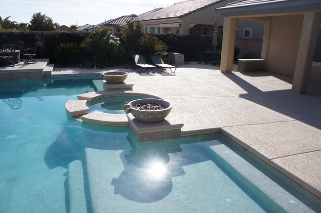 Building Photo - BEAUTIFUL 4 BEDROOM HOME IN SILVERSTONE CO...