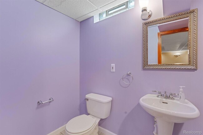 Building Photo - 47105 Liberty Bell Rd E