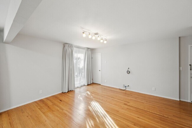 Building Photo - 2727 McGee Ave