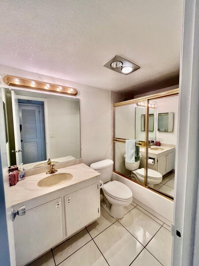 Building Photo - 4090 Tivoli Ct