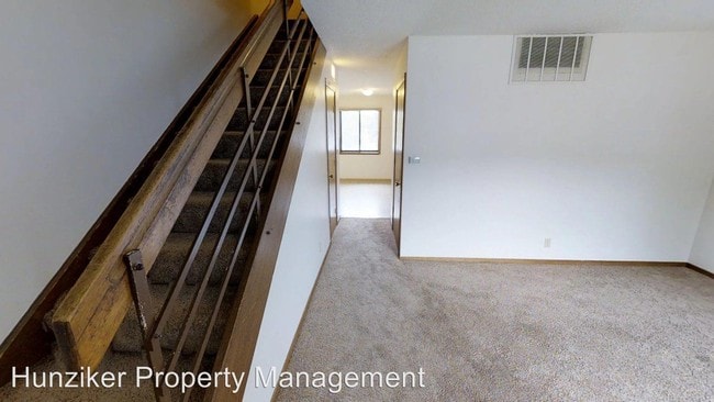 Building Photo - 211 S Sheldon Ave