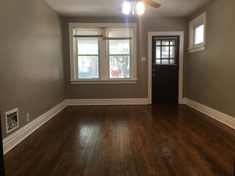 Front Living Room - 4945 Mardel Ave
