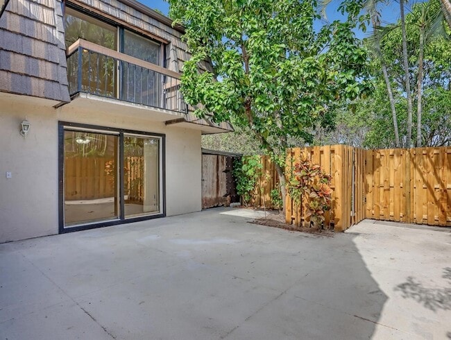 Building Photo - 4095 Palm Bay Cir