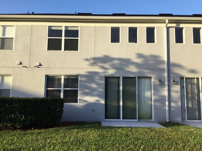 Building Photo - Spring Isle: 3 Bedroom, 3.5 Bath, 2 Car Ga...