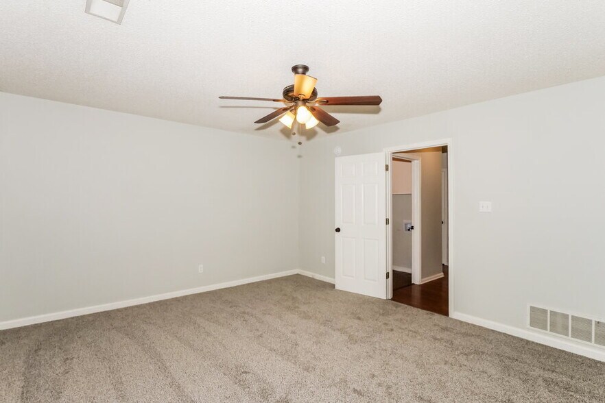 Building Photo - 10102 Fox Hunt Dr