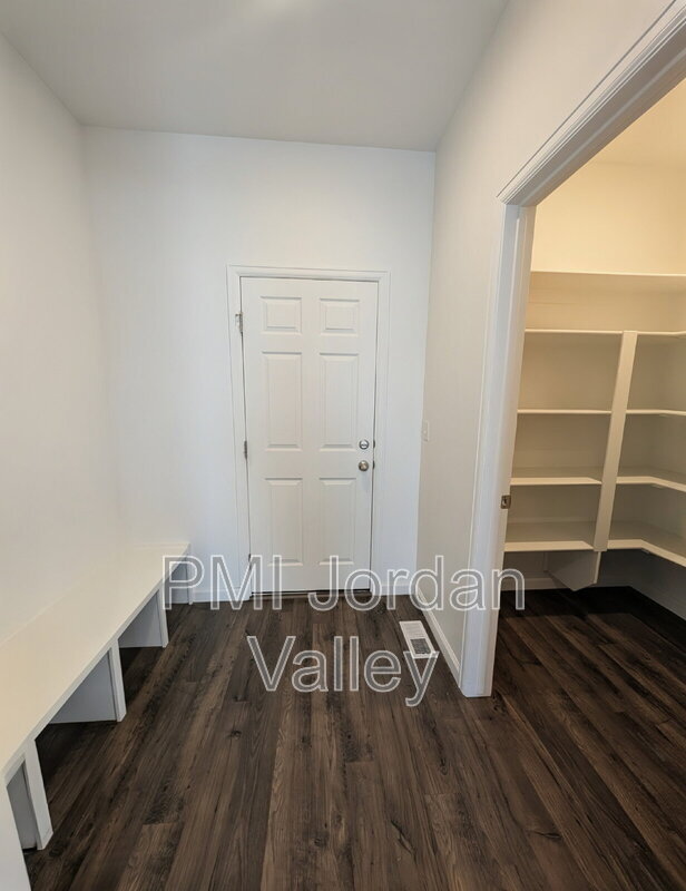 Building Photo - 2123 Wallflower Dr