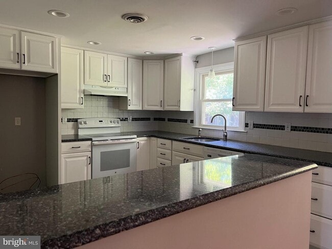 Building Photo - 319 Meetinghouse Ln
