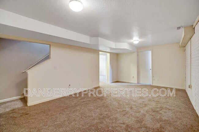 Building Photo - 3612 Willow Run Dr