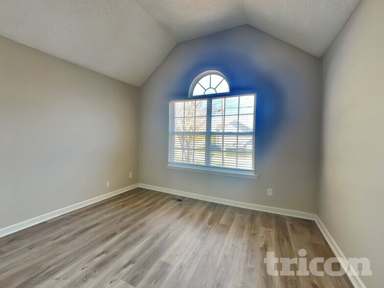 Building Photo - 1800 University Dr