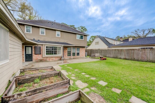 Building Photo - 560 Landfall Ln