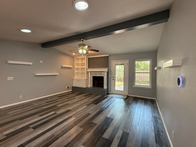 Building Photo - 2103 Park Pl