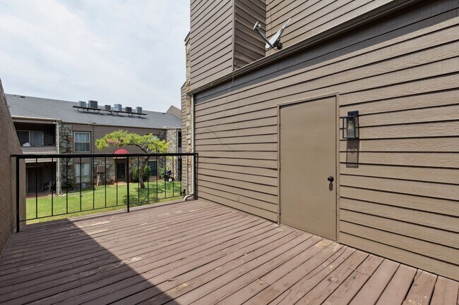 Building Photo - 2400 Sq Ft Condo for Rent Near Shopping