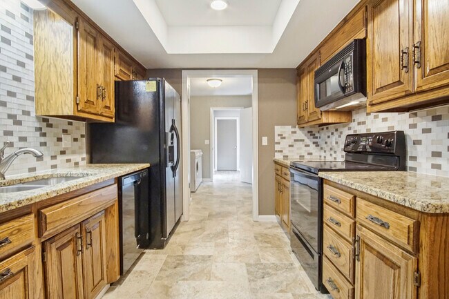 Building Photo - 11912 Shady Trail Ln