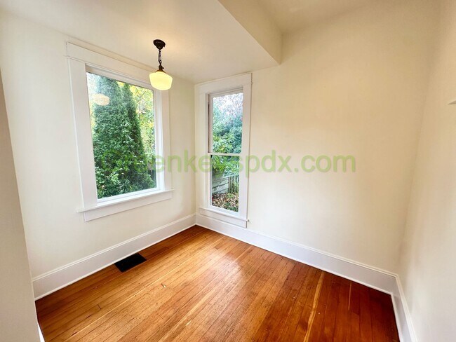 Building Photo - 4727 NE 10th Ave