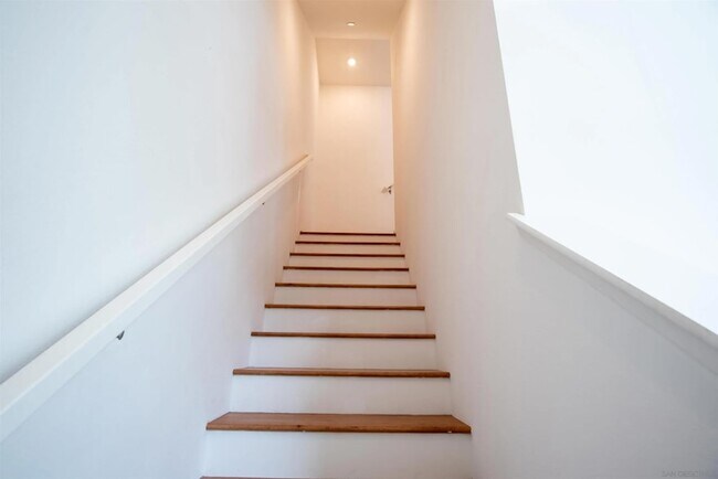 Building Photo - 516 Avenida Centro