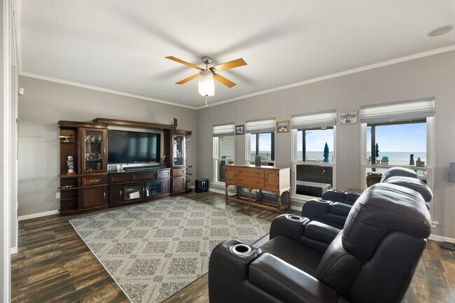 Building Photo - 12734 Tri City Beach Rd