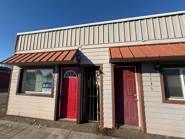 Building Photo - 1133 Salem Ave