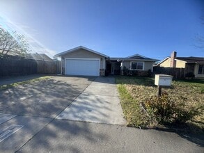 Building Photo - 3 Bedroom Home with RV Parking!