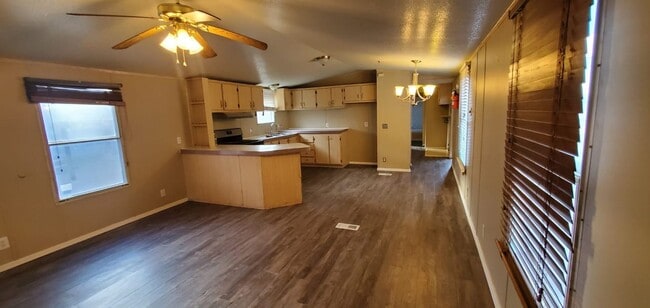 Building Photo - Charming 3 bedroom 2 bath Mobile home in Sunland Park NM!!