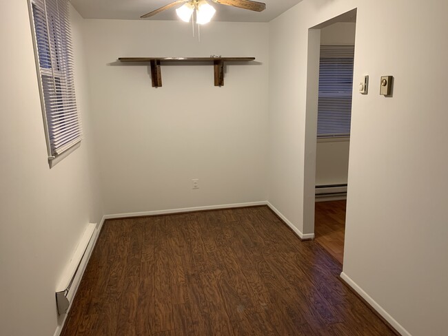 Building Photo - 818 Riverside Dr