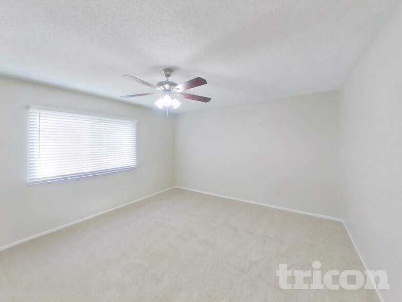 Building Photo - 5212 N 69th Ave