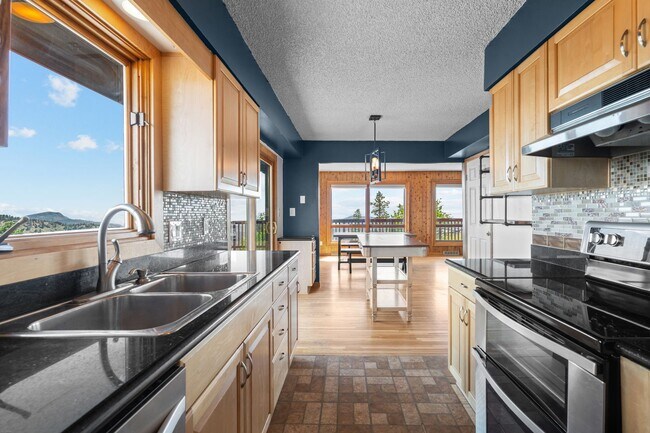 Building Photo - 848 Aspen Dr