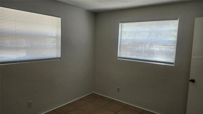 Building Photo - 565 3rd Ave