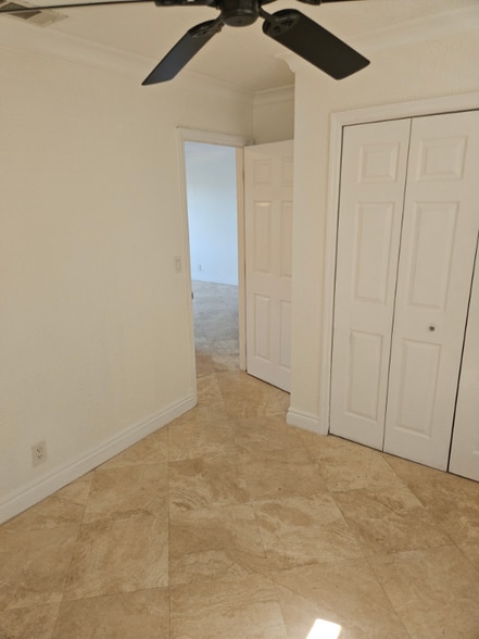 Building Photo - 422 Lakeside Dr