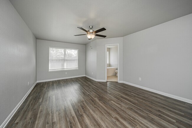 Building Photo - 623 Hollyhock Dr