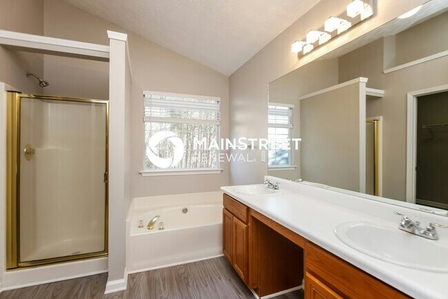 Building Photo - 3 Bedroom Pet-Friendly Home in Marietta, GA with Main Street Renewal