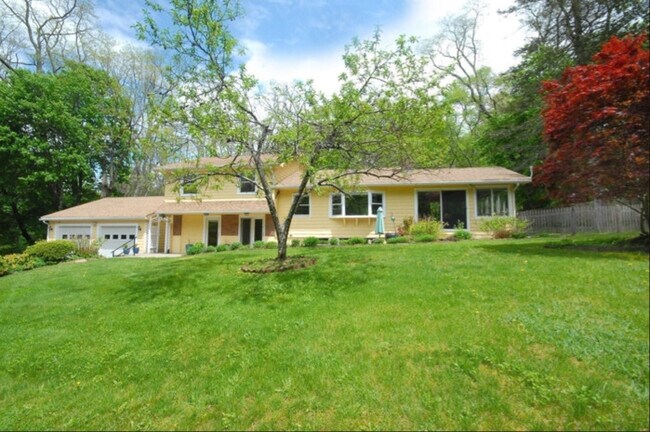 Building Photo - 15 Sunnyside Ln