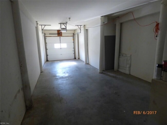 Building Photo - 2828 Charlemagne Dr