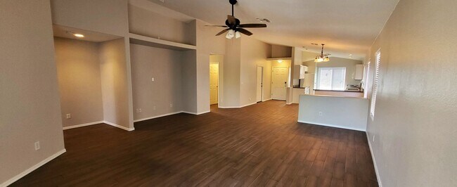 Building Photo - Lovely Corner Lot Home In South Phoenix!!!