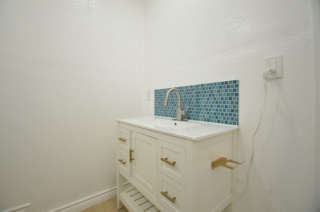 Building Photo - 2002 County Rd 55