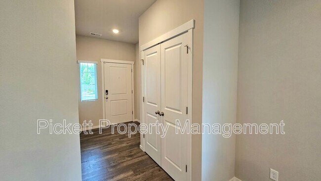 Building Photo - 6524 Yorktown Pl NE