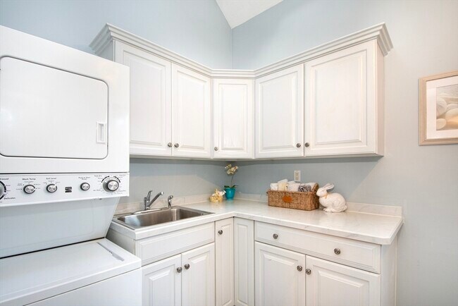 Building Photo - 40 Driftway