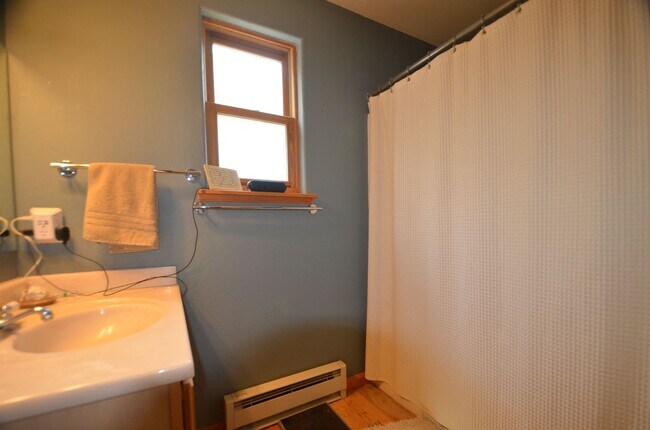 Building Photo - Placer Valley! 3bed/2.5 bath! Garage! 20 m...