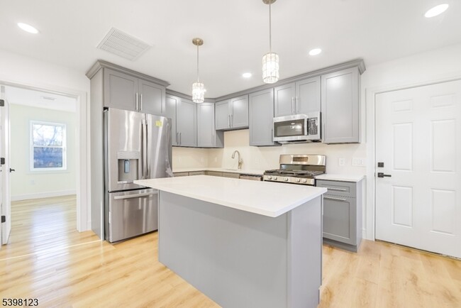 Building Photo - 169 New St