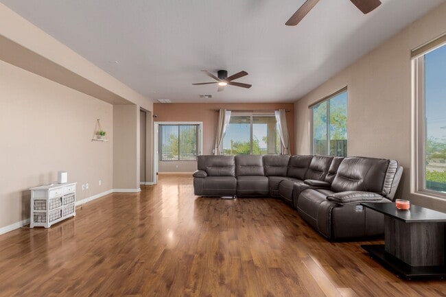 Building Photo - Gorgeous Property in 55+ Community