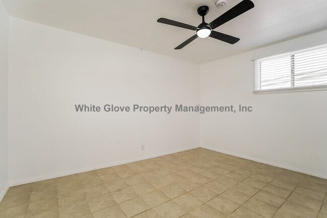 Building Photo - Charming Upstairs One Bedroom Apartment