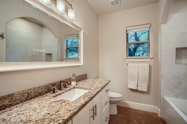 Building Photo - 21825 Briarcliff Dr
