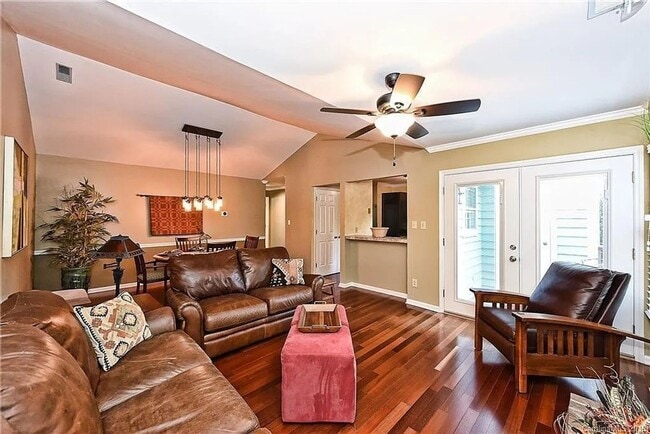 Building Photo - Charming 2BR Condo in Charlotte