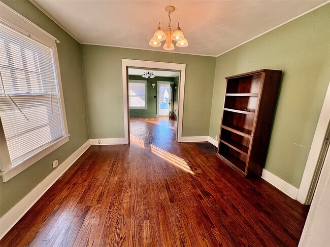 Building Photo - 211 Dudley Ave