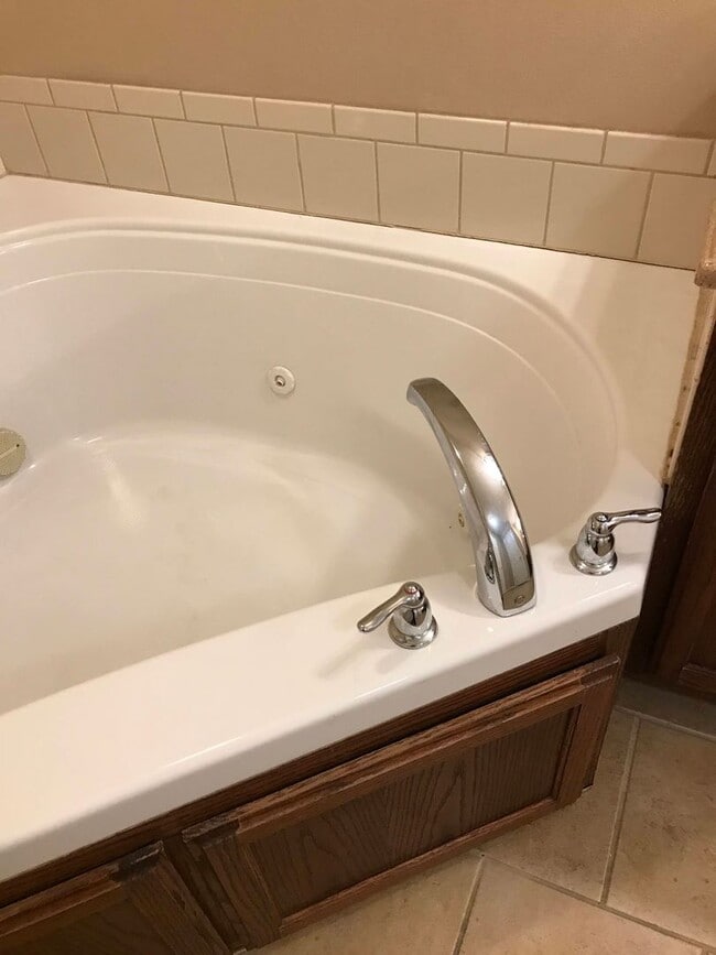 Building Photo - Executive Rental All Brick Home near South...