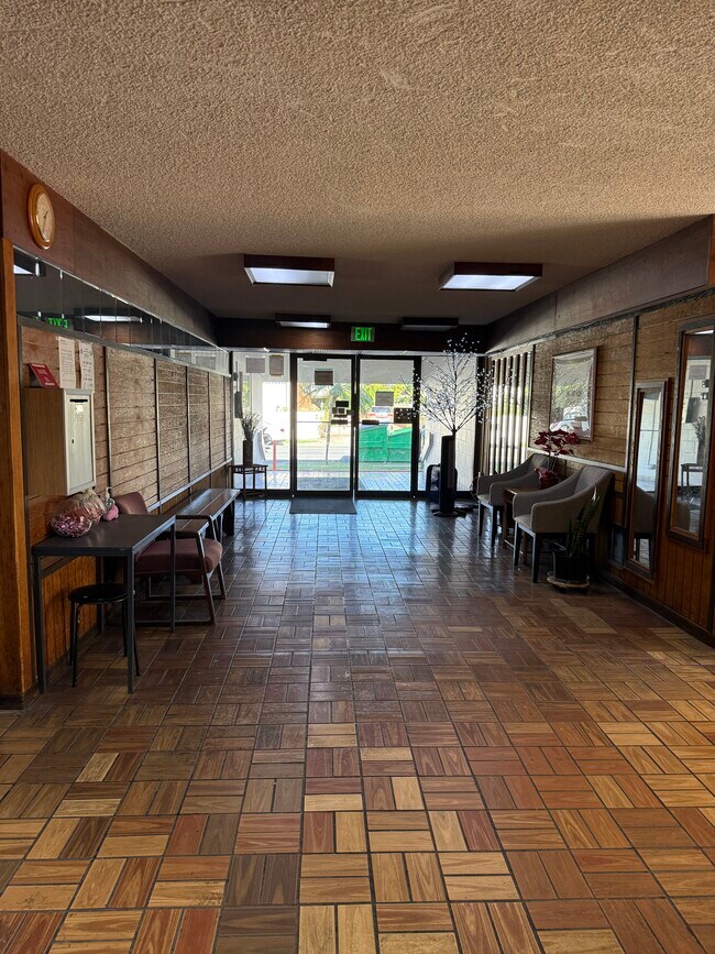 Building Photo - Likini West