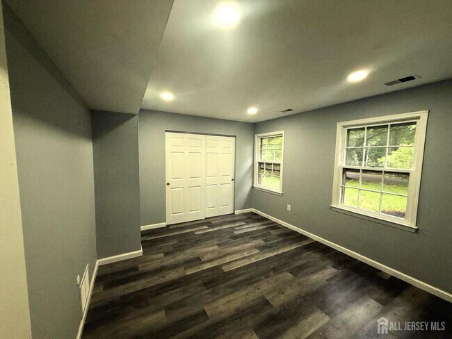 Building Photo - 5 Pelmont Pl