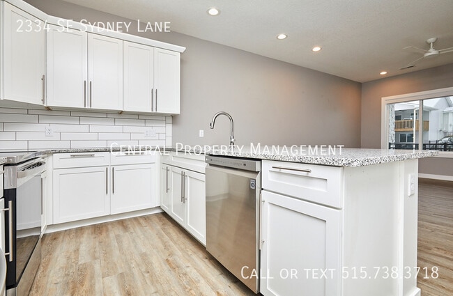 Building Photo - 2334 SE Sydney Ln