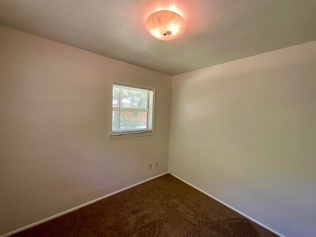 Building Photo - 1715 Menard Dr